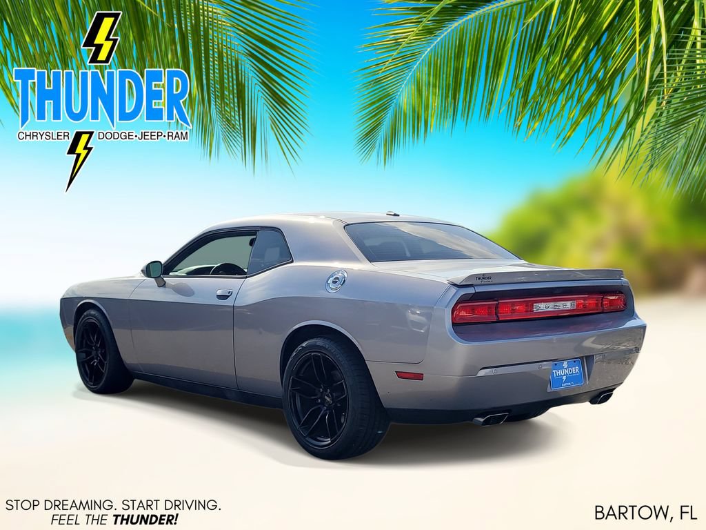 Used 2014 Dodge Challenger R/T RWD image 3