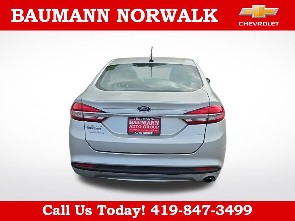 Used 2017 Ford Fusion SE w/ Fusion SE Technology Package FWD image 7