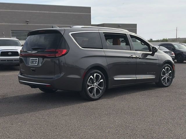 Used 2022 Chrysler Pacifica Pinnacle image 6
