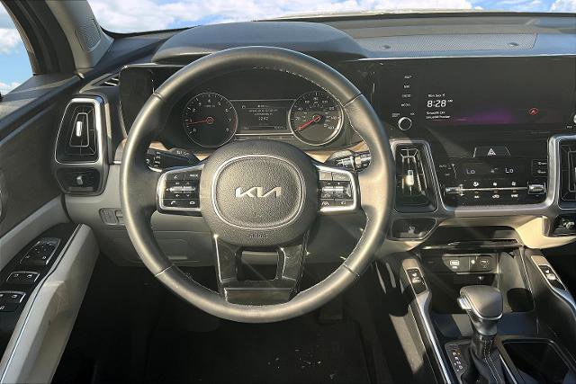 Used 2023 Kia Sorento S image 8