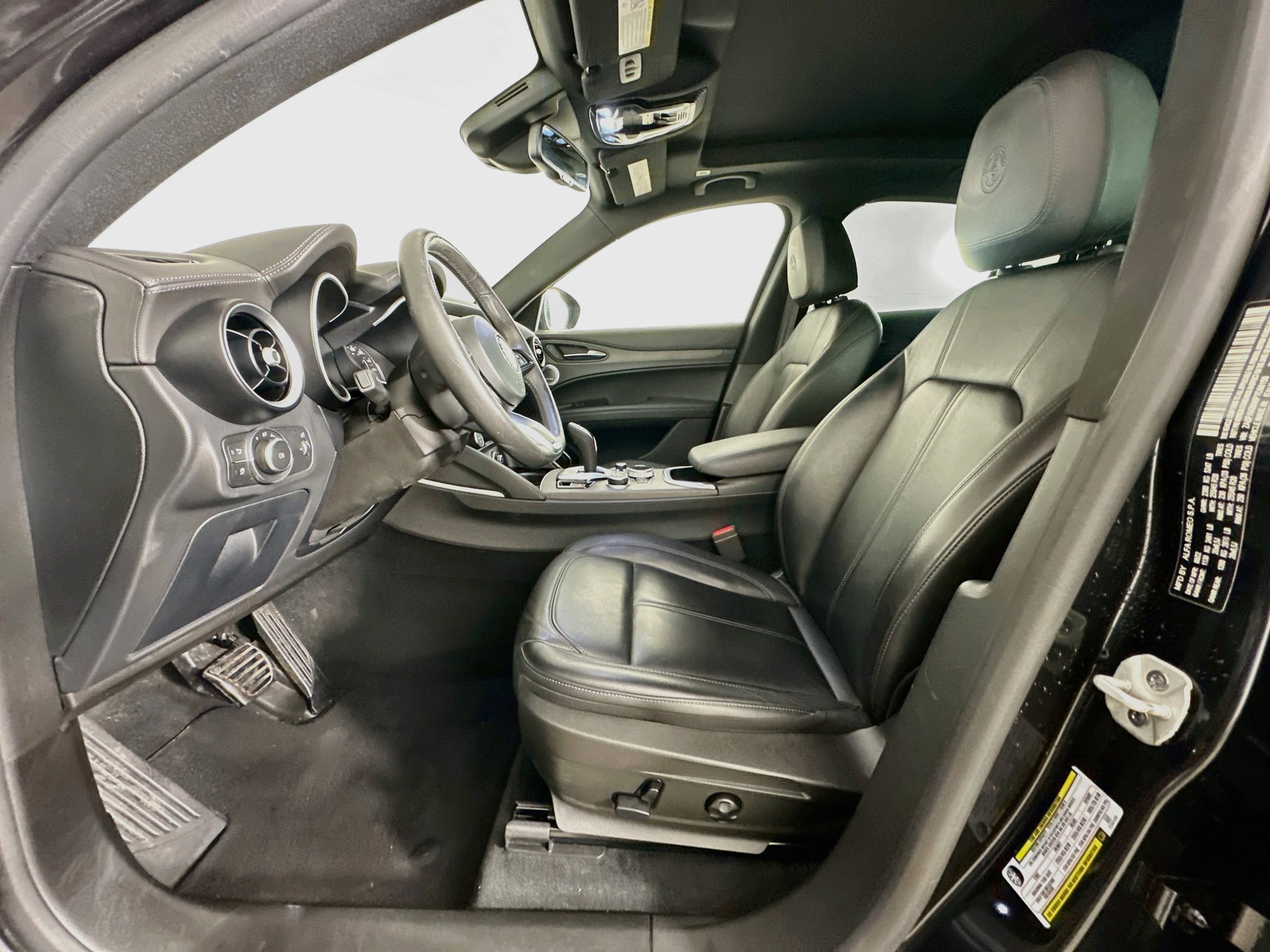 Used 2023 Alfa Romeo Stelvio Ti AWD/4WD image 13