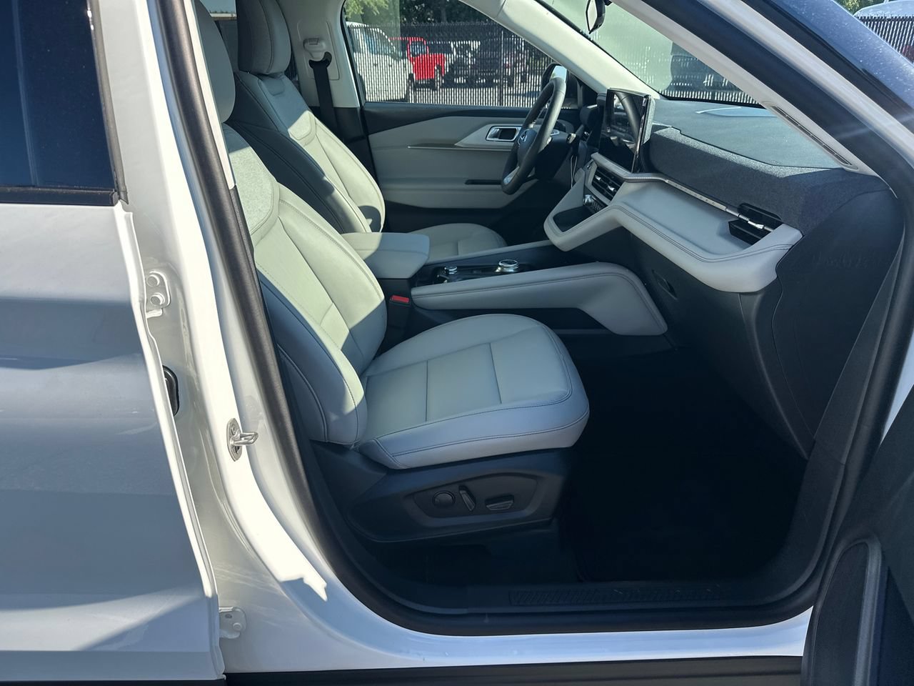 New 2026 Ford Explorer Active w/ Active Comfort Package AWD/4WD image 13