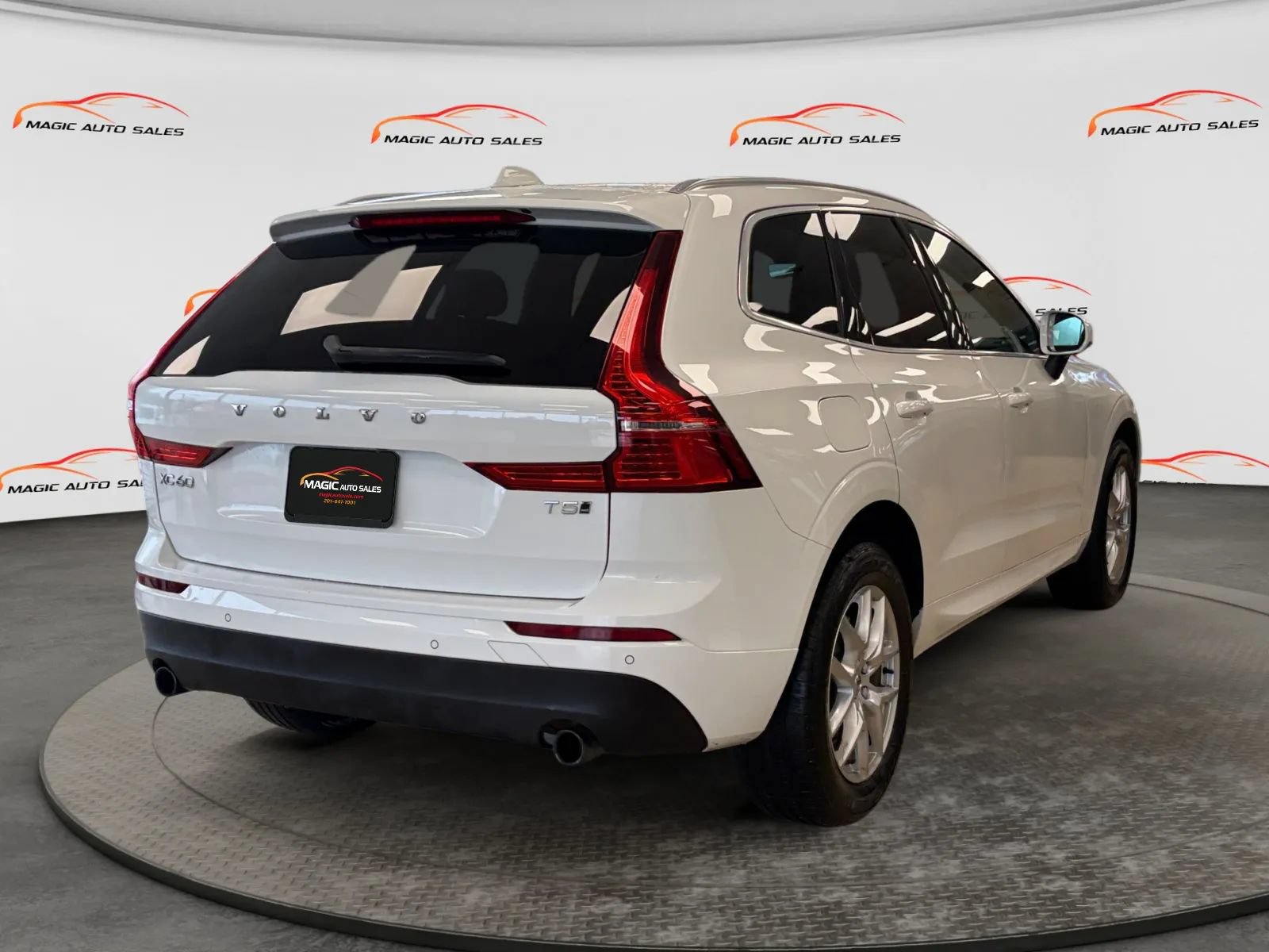 Used 2020 Volvo XC60 T5 Momentum AWD/4WD image 10