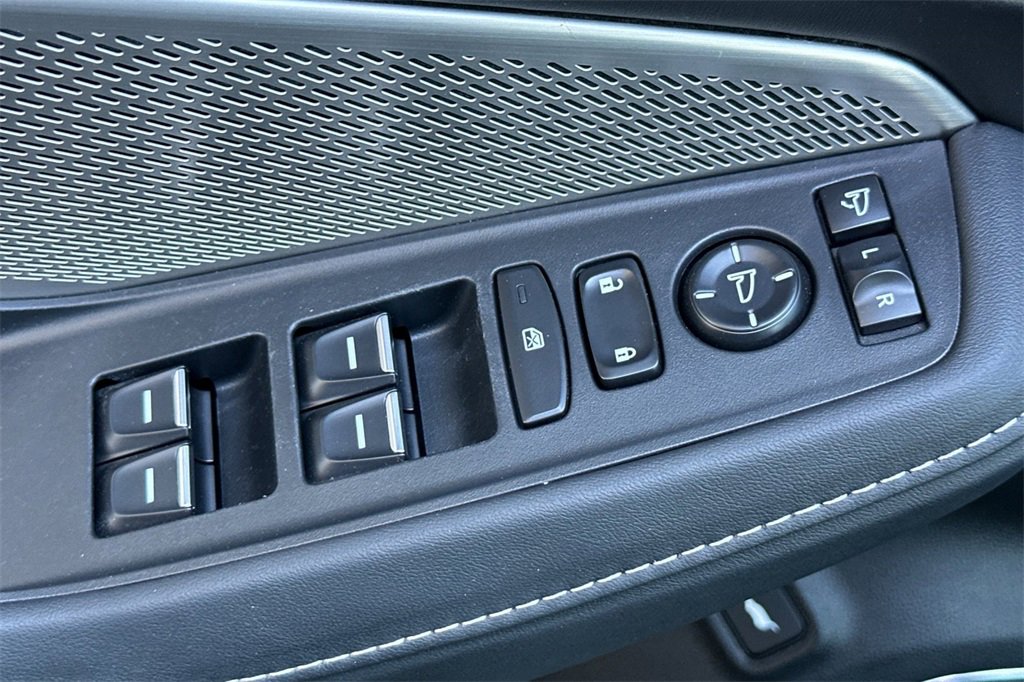 Certified 2023 Acura MDX FWD w/ Technology Package image 16