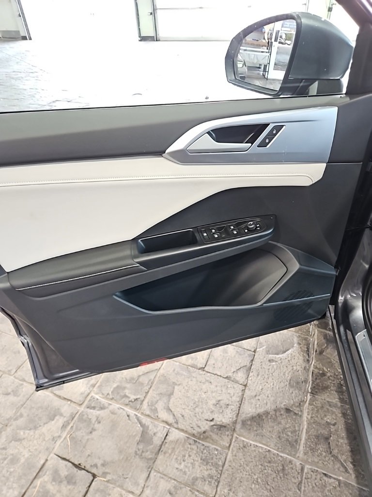 New 2026 Volkswagen Taos SE image 25