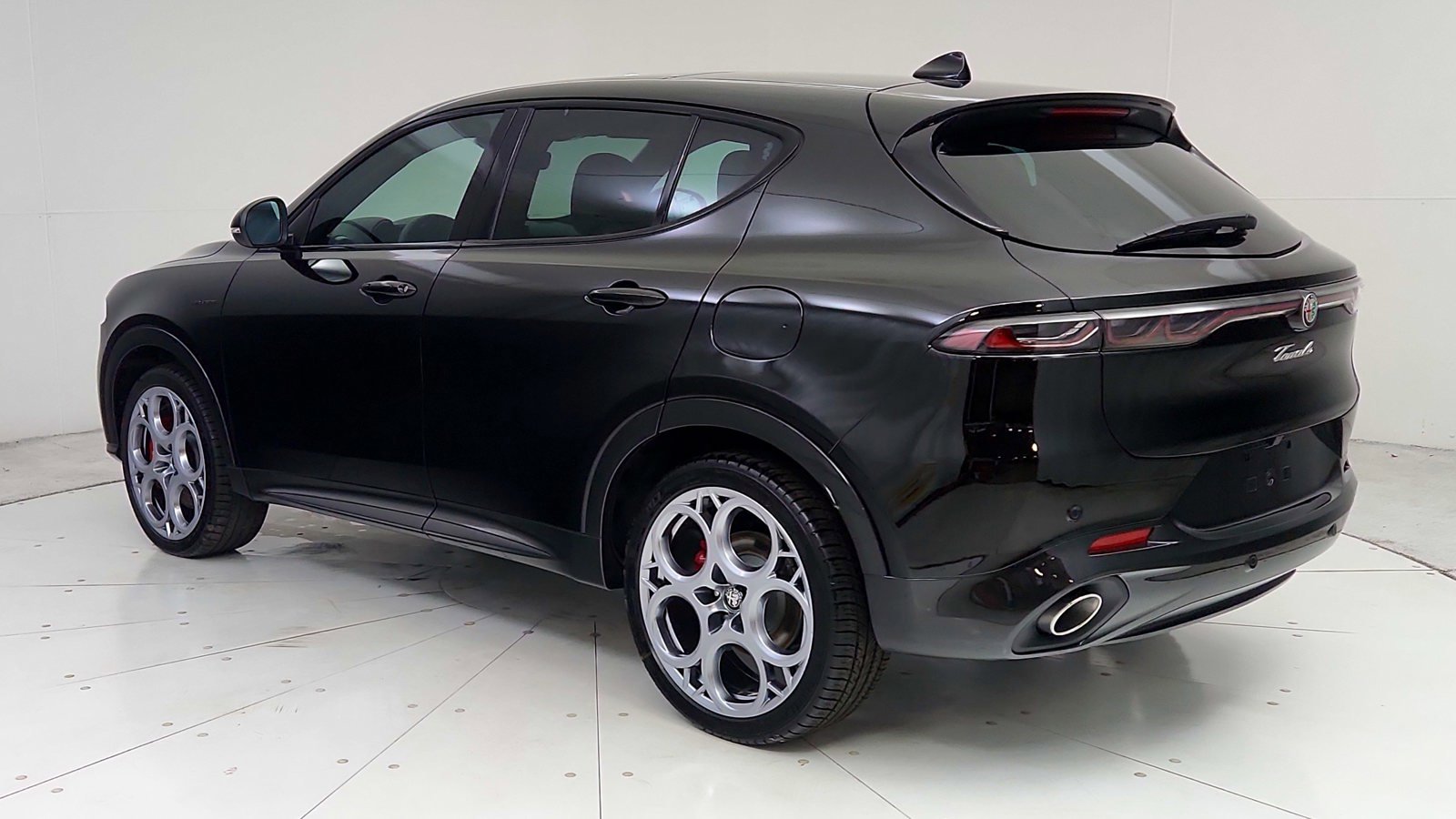 Used 2024 Alfa Romeo Tonale Veloce w/ Premium Interior Package image 5