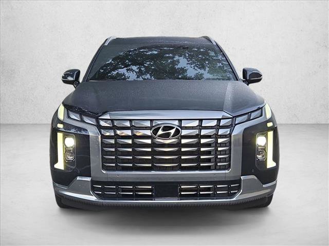 Used 2023 Hyundai Palisade Calligraphy w/ Winter Package FWD image 2