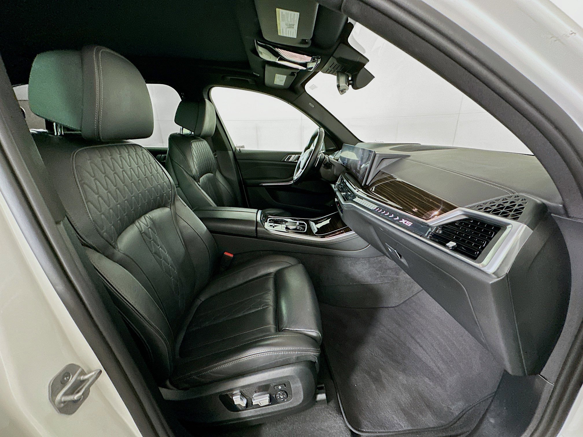 Used 2025 BMW X5 xDrive50e image 33