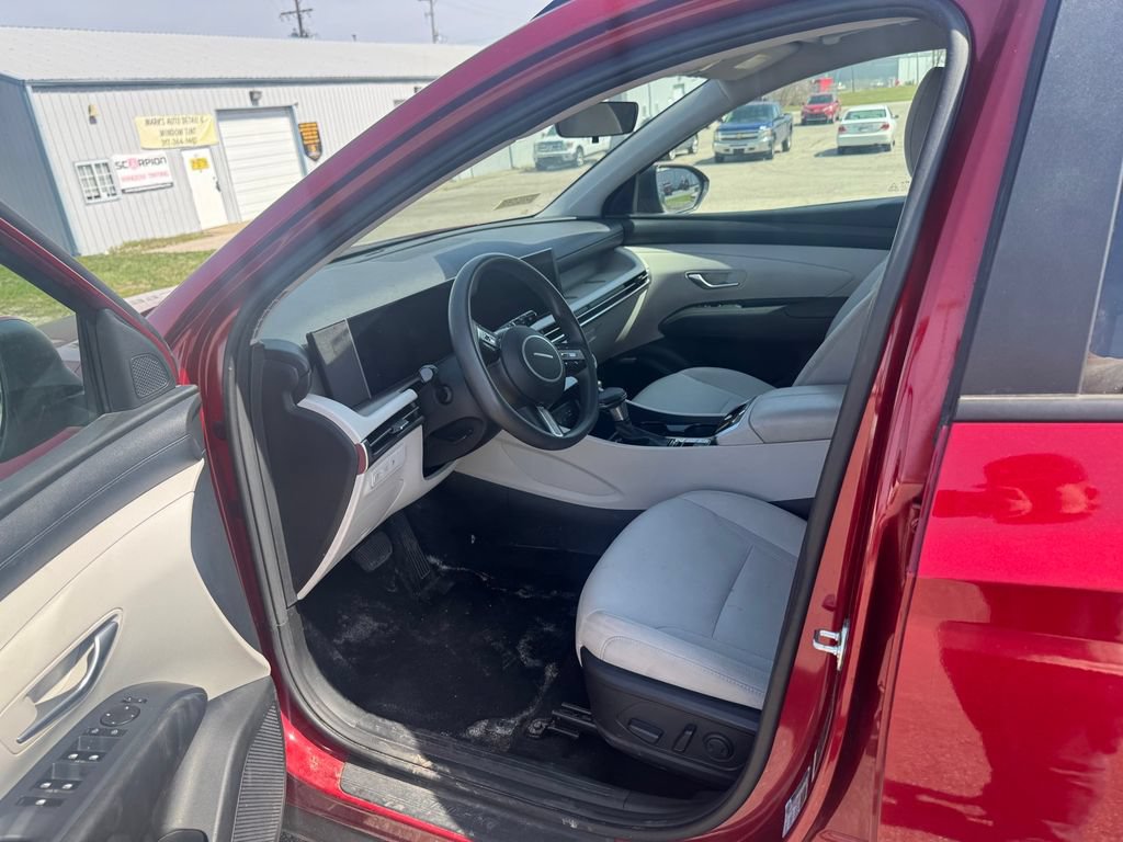 Used 2025 Hyundai Tucson SEL AWD/4WD image 13