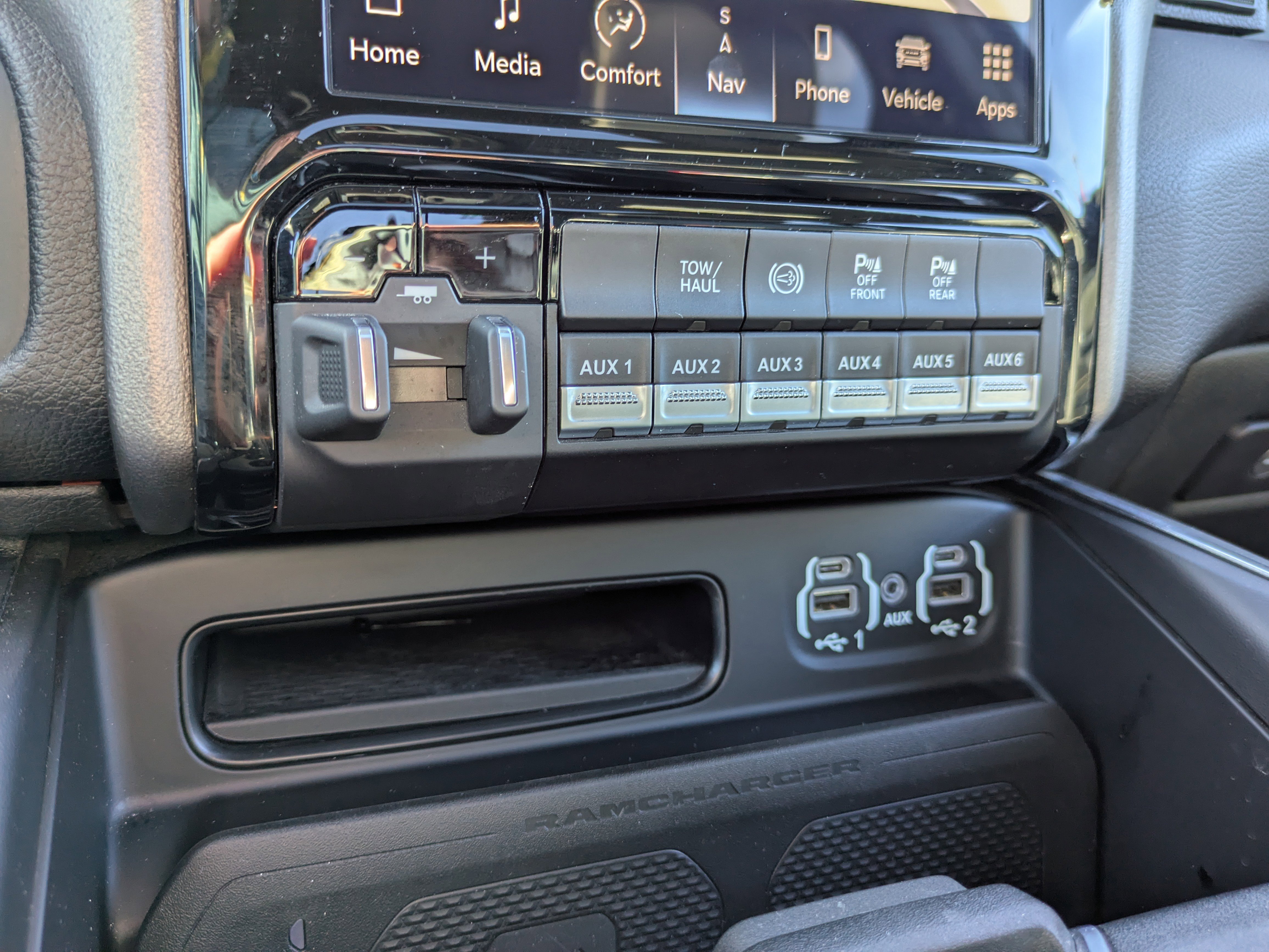 Used 2024 RAM 2500 Laramie w/ Sport Appearance Package image 16