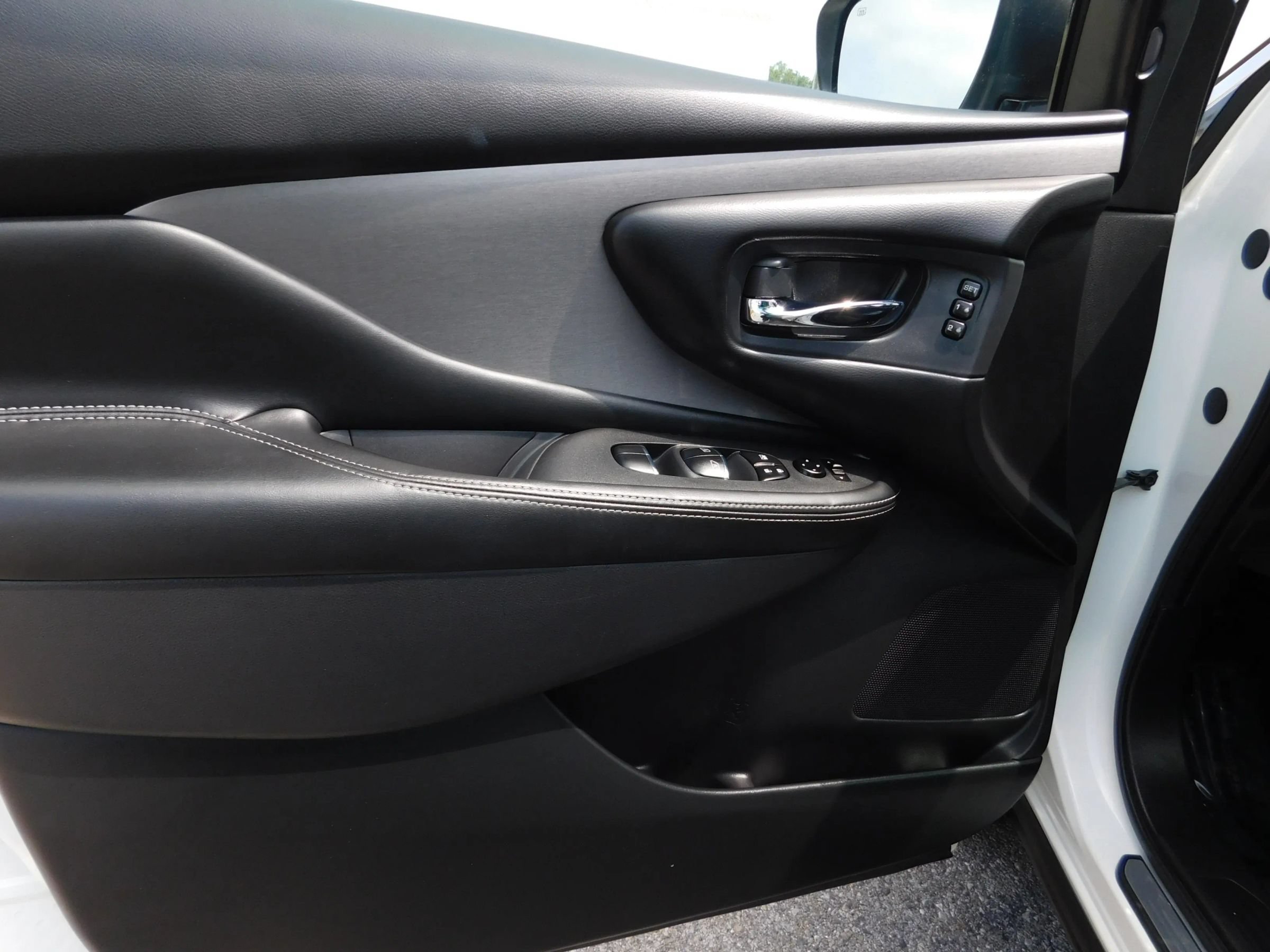 Used 2023 Nissan Murano SL FWD image 16