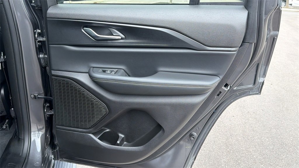 Used 2025 Jeep Grand Cherokee Laredo X w/ Luxury Tech Group I image 36