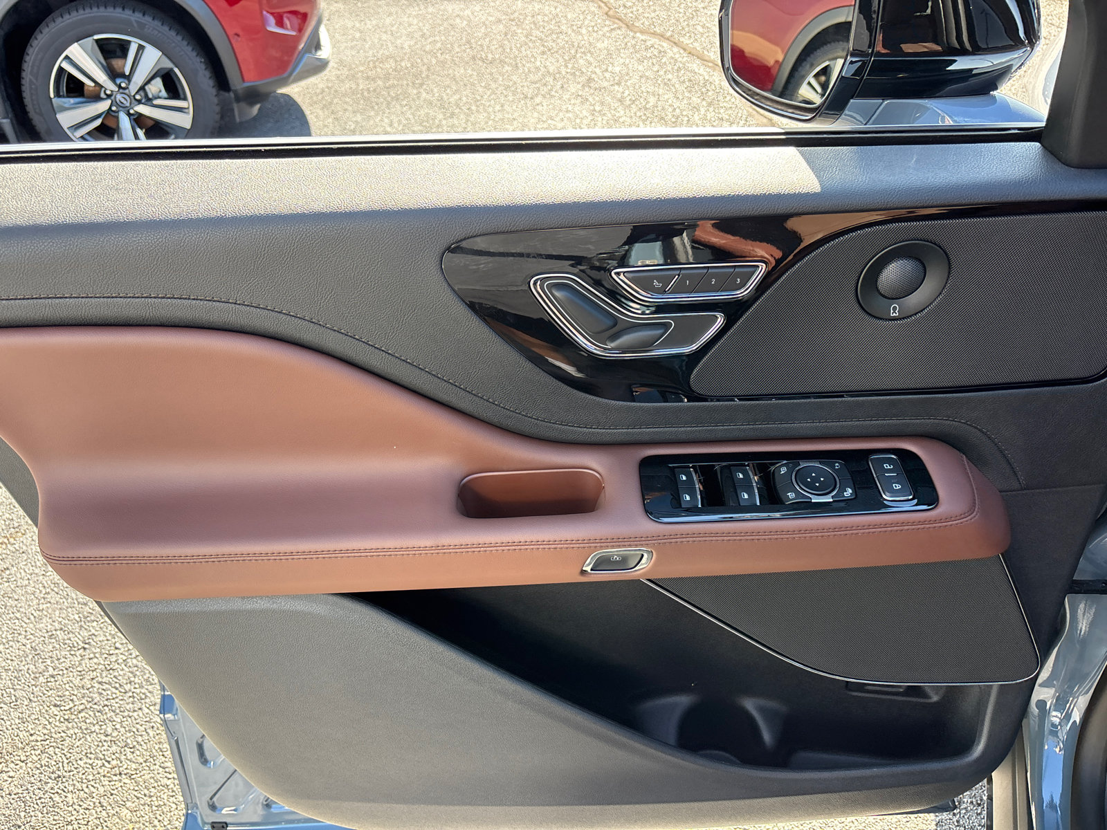 New 2026 Lincoln Aviator Reserve w/ Illumination Package AWD/4WD image 11
