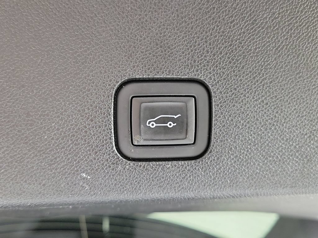 Used 2024 Cadillac XT6 Luxury w/ LPO, Floor Liner Package AWD/4WD image 9