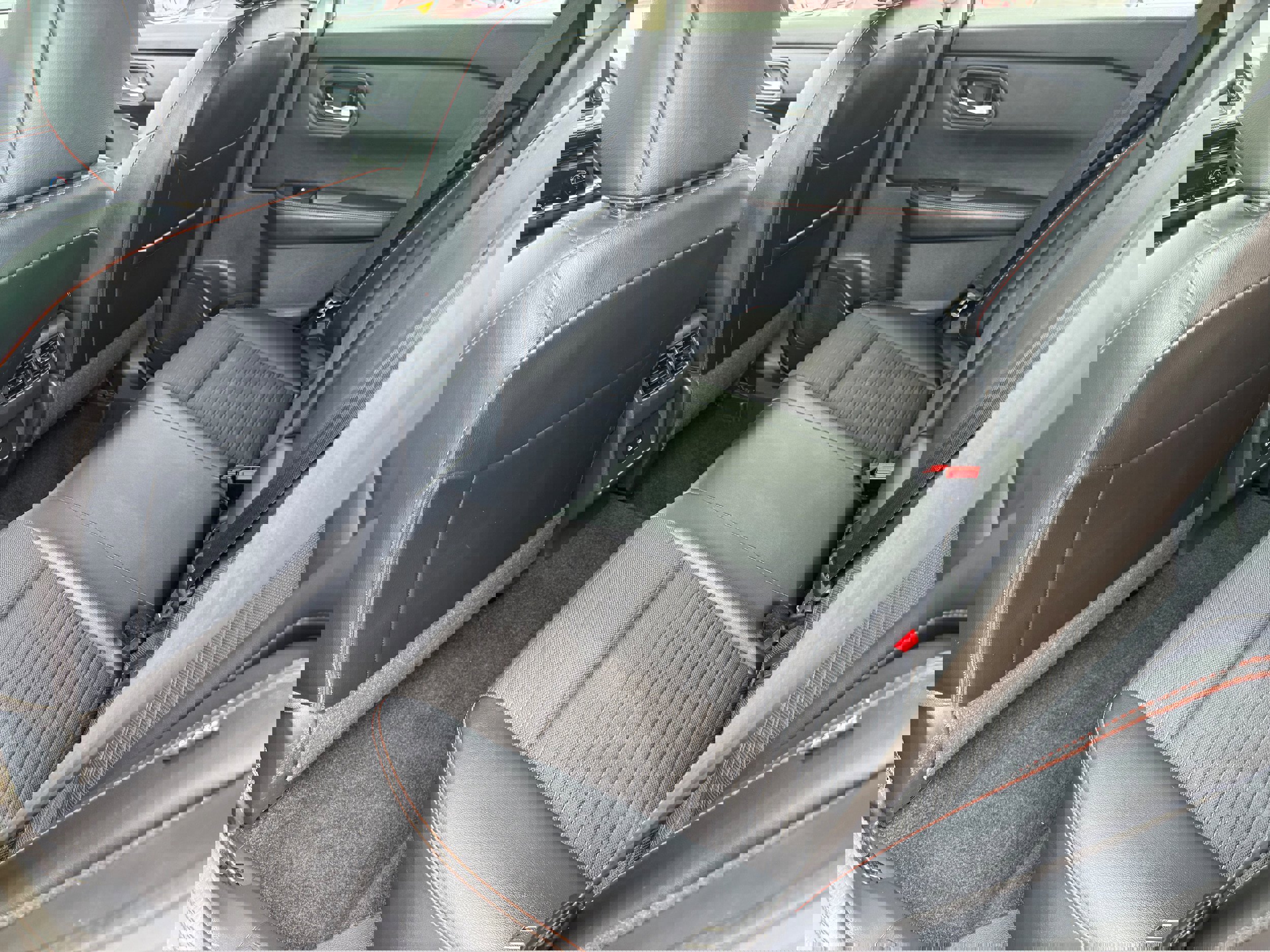 Used 2025 Nissan Rogue SV image 22