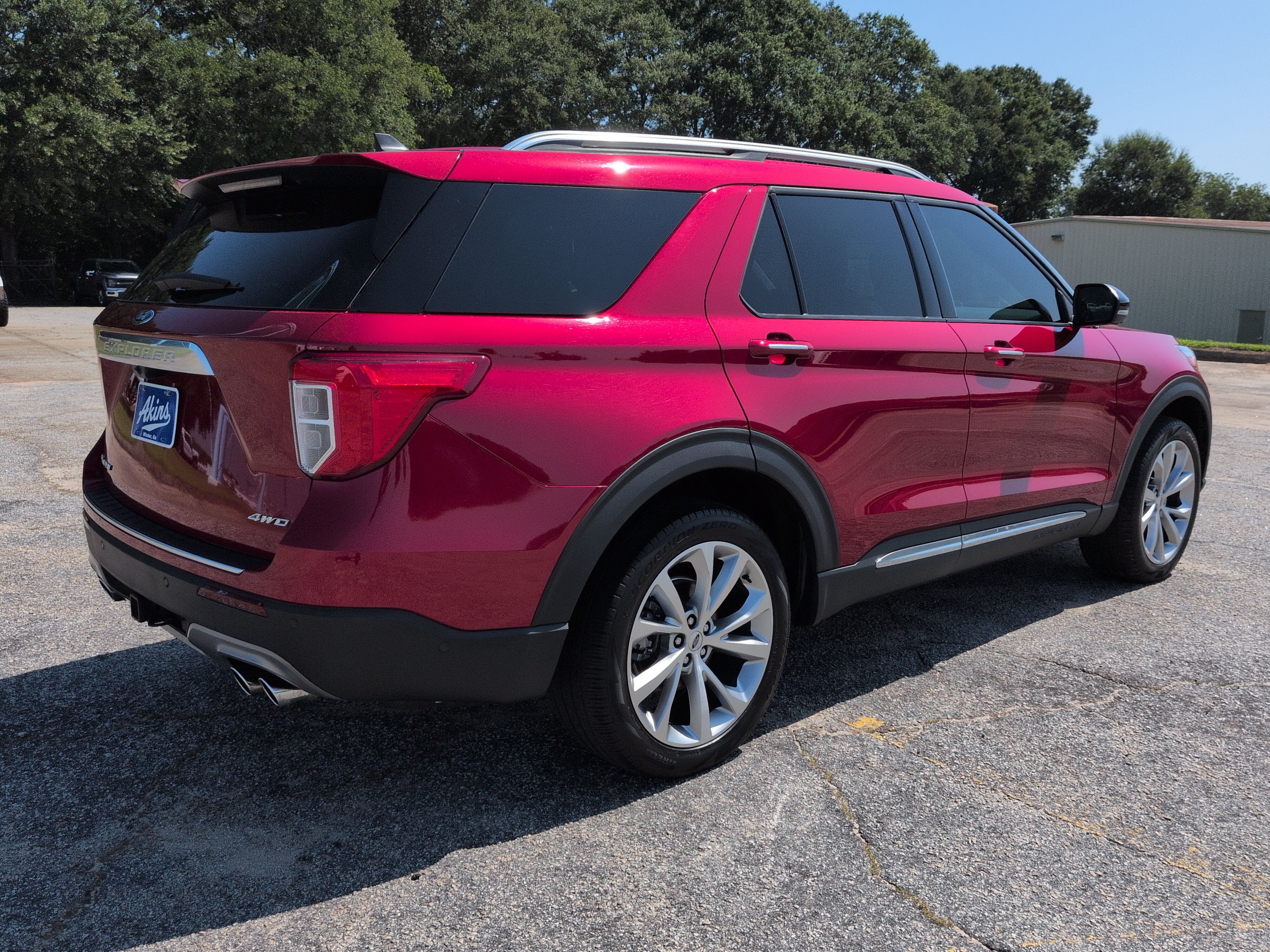 Certified 2023 Ford Explorer Platinum w/ Technology Package AWD/4WD image 3