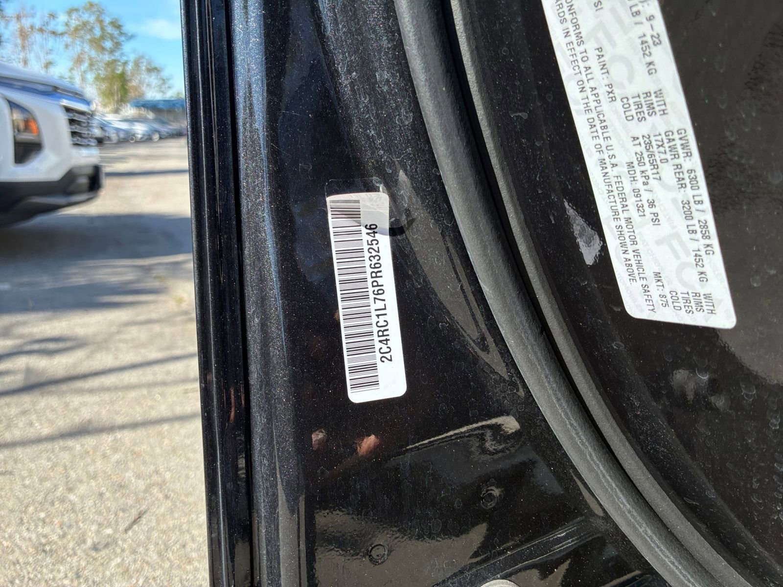 Used 2023 Chrysler Pacifica Touring-L image 32