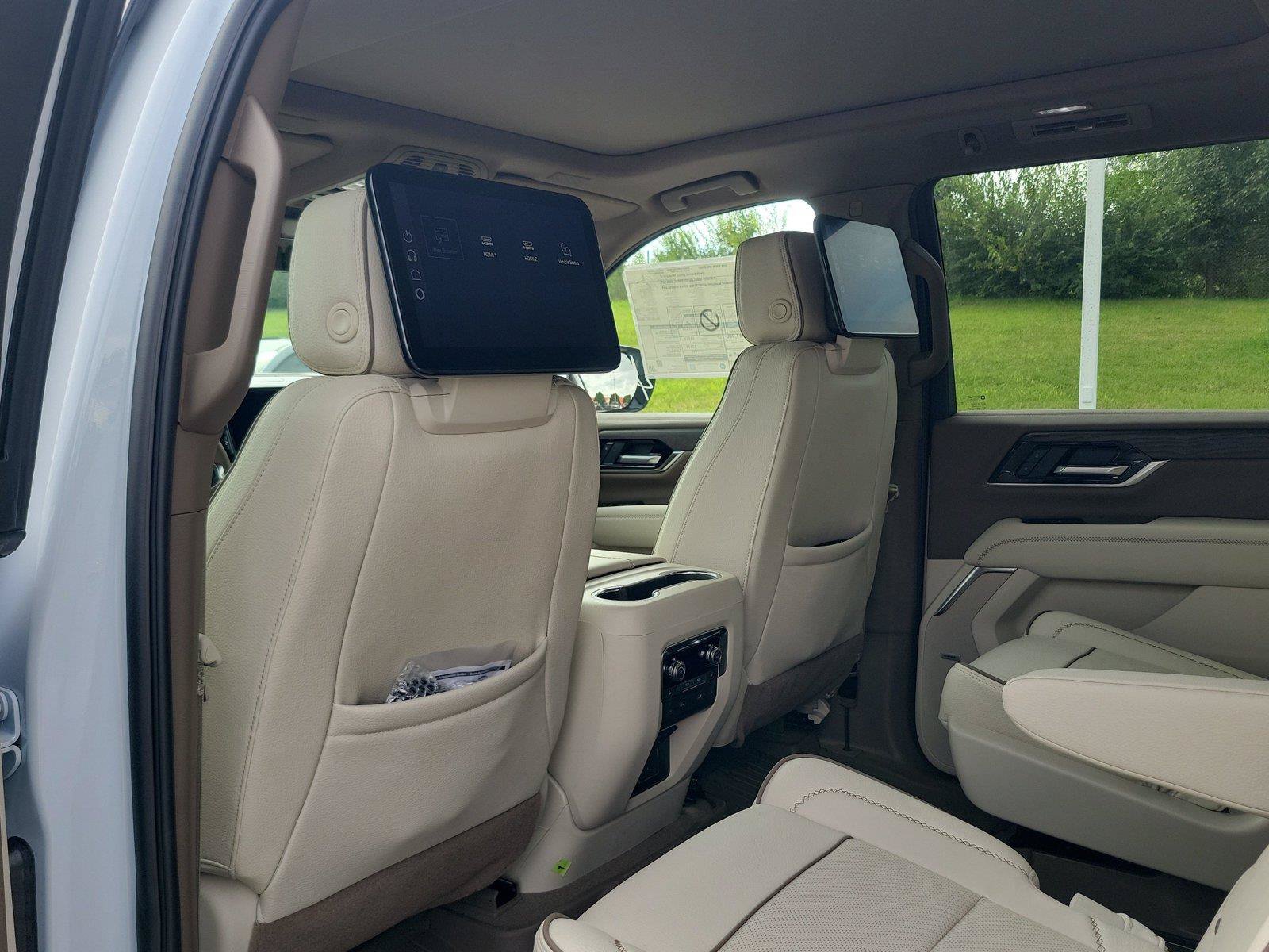 New 2026 GMC Yukon Denali w/ Denali Reserve Package AWD/4WD image 16