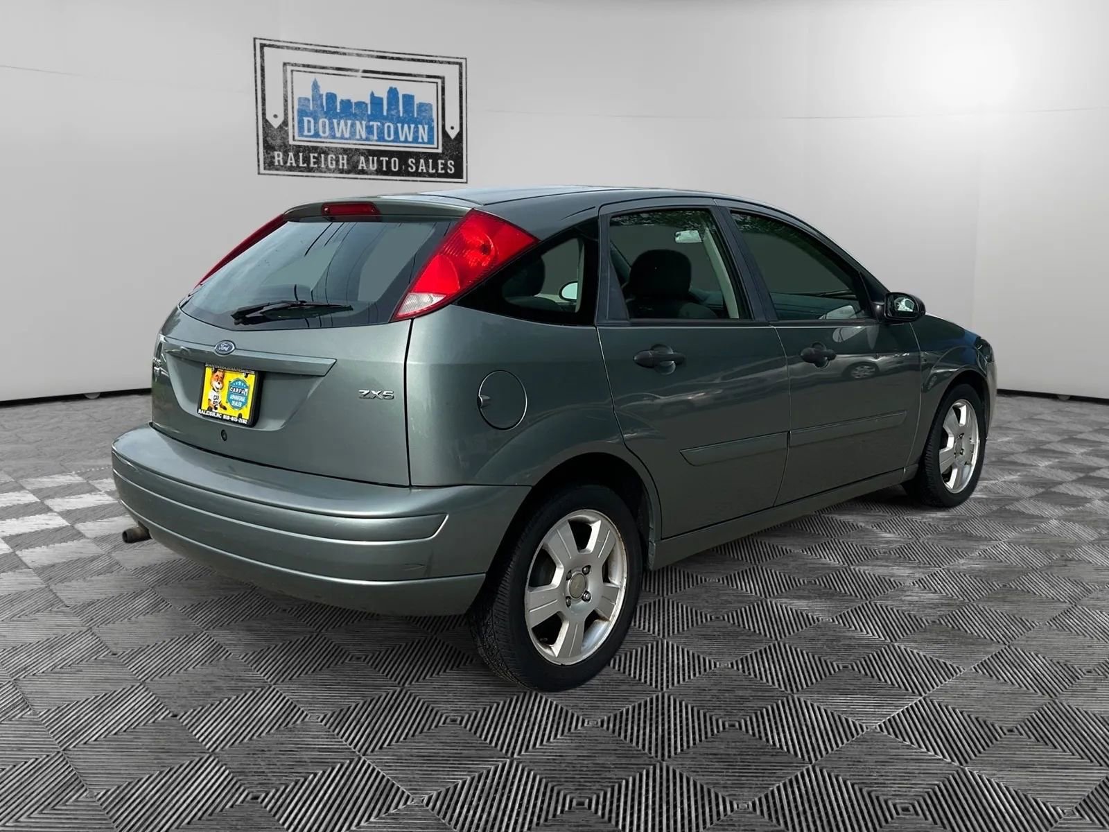 Used 2005 Ford Focus SES FWD image 6