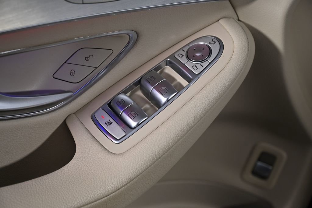 Used 2020 Mercedes-Benz GLC 300 4MATIC image 27