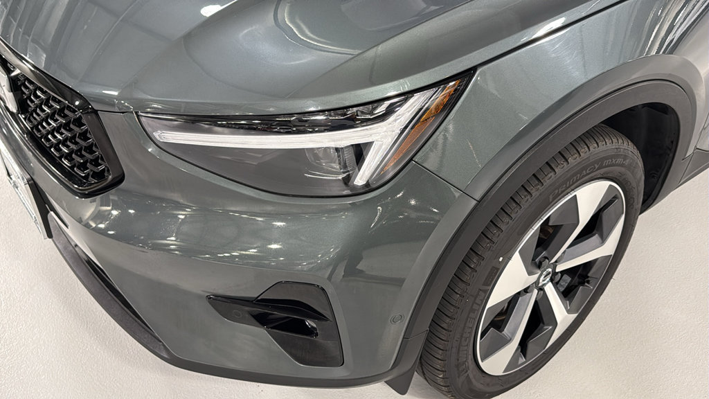 Certified 2026 Volvo XC40 B5 Plus AWD/4WD image 7