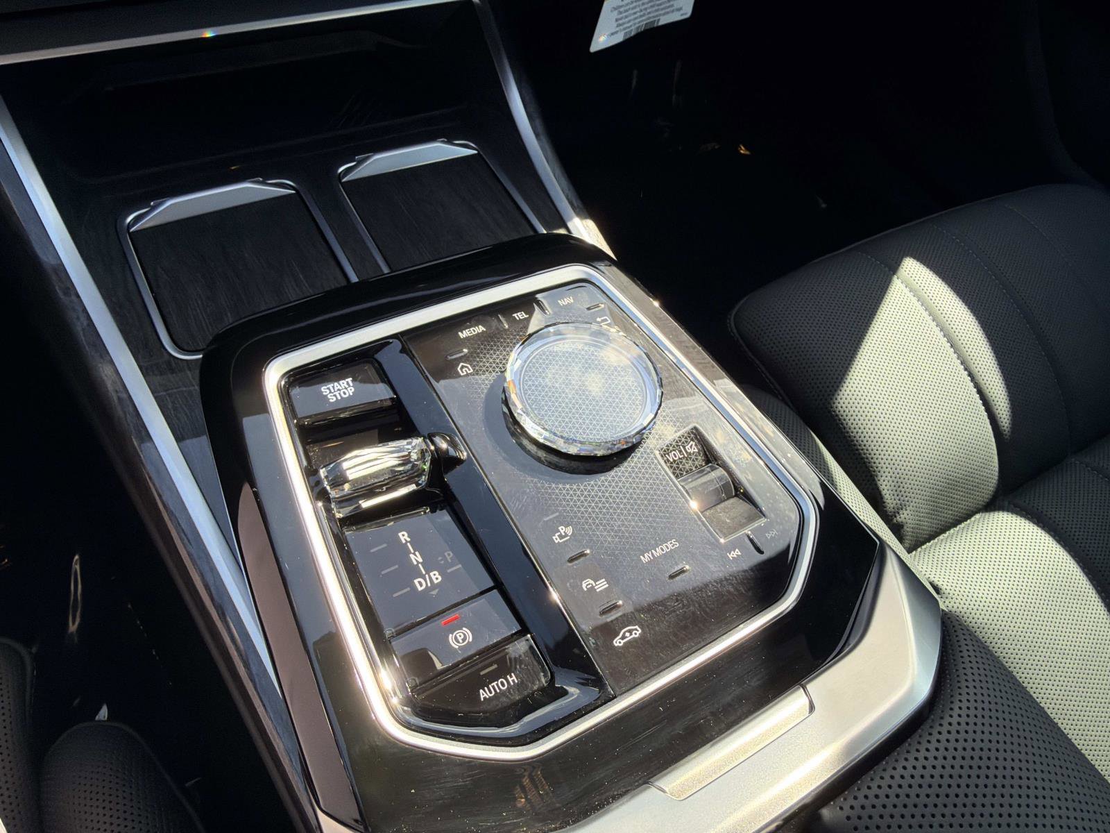 Used 2025 BMW i7 M70 w/ Executive Package image 25