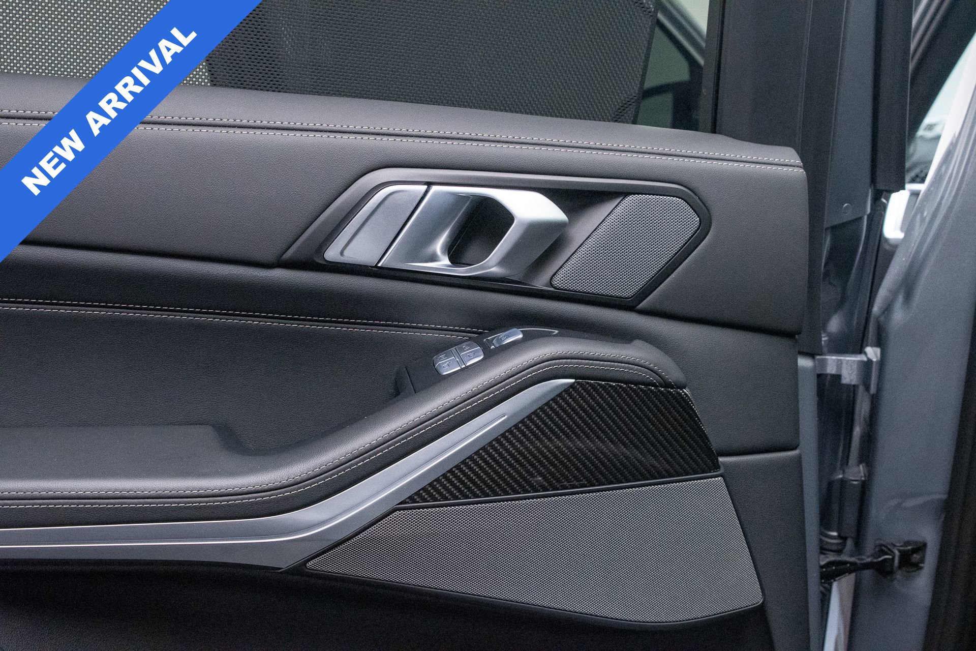 Used 2025 BMW X7 M60i w/ Executive Package image 29