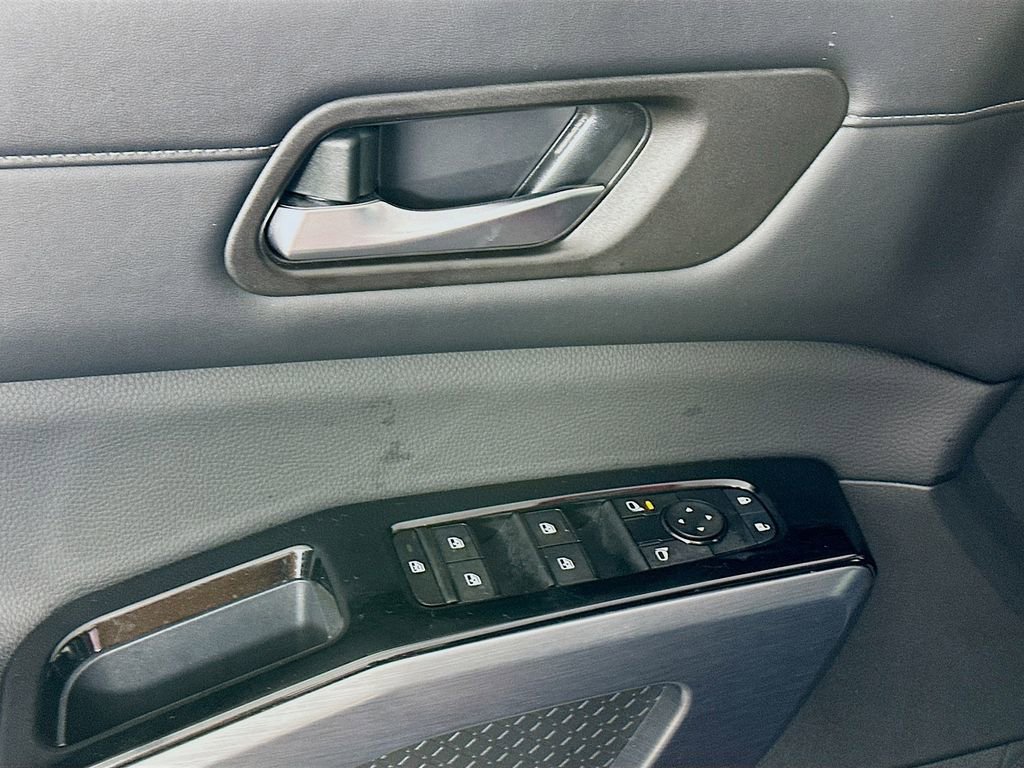 Certified 2024 Nissan Pathfinder SL image 25