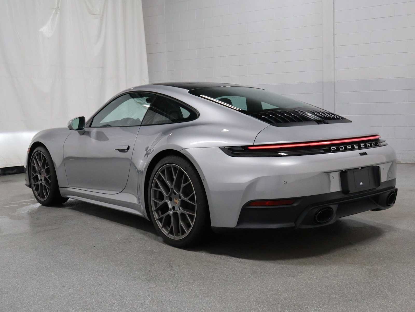 Certified 2025 Porsche 911 Carrera RWD image 3
