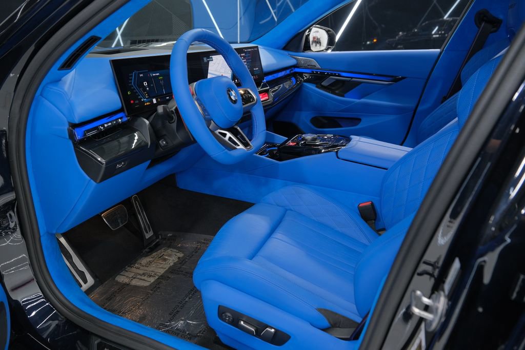 Used 2025 BMW M5 image 57
