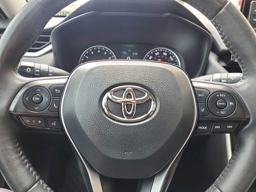 Used 2021 Toyota RAV4 XLE w/ Convenience Package AWD/4WD image 17