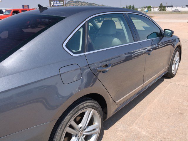 Used 2014 Volkswagen Passat 3.6 SEL Premium FWD image 9