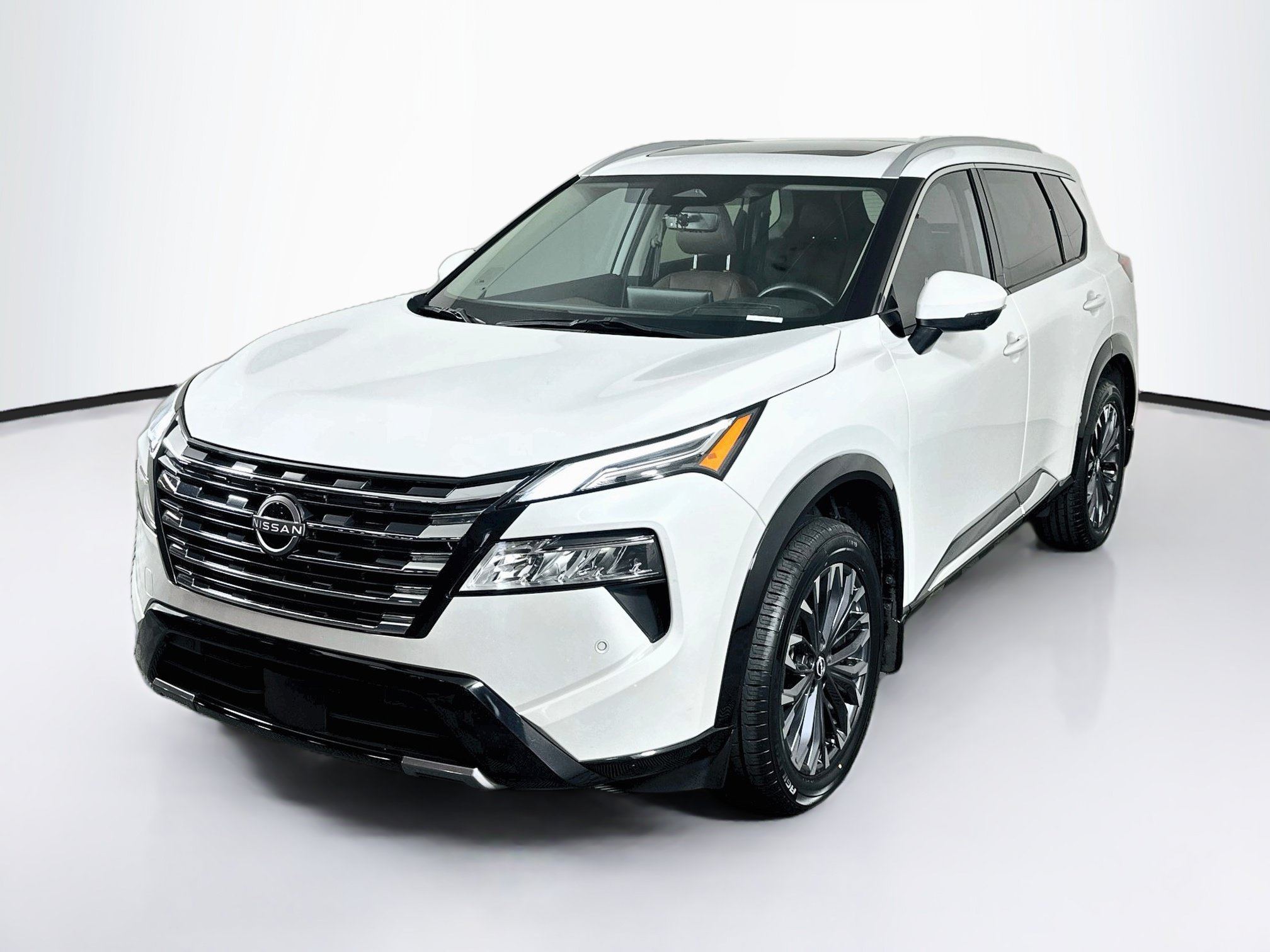 Used 2024 Nissan Rogue Platinum w/ Platinum Premium Package FWD image 3