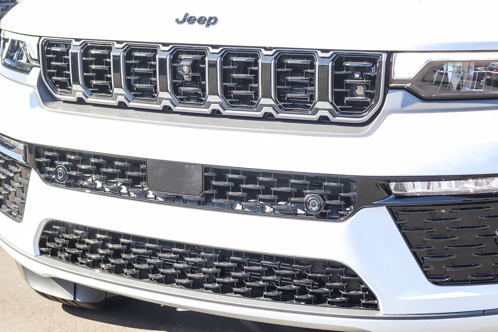 New 2027 Jeep Grand Cherokee Summit AWD/4WD image 9