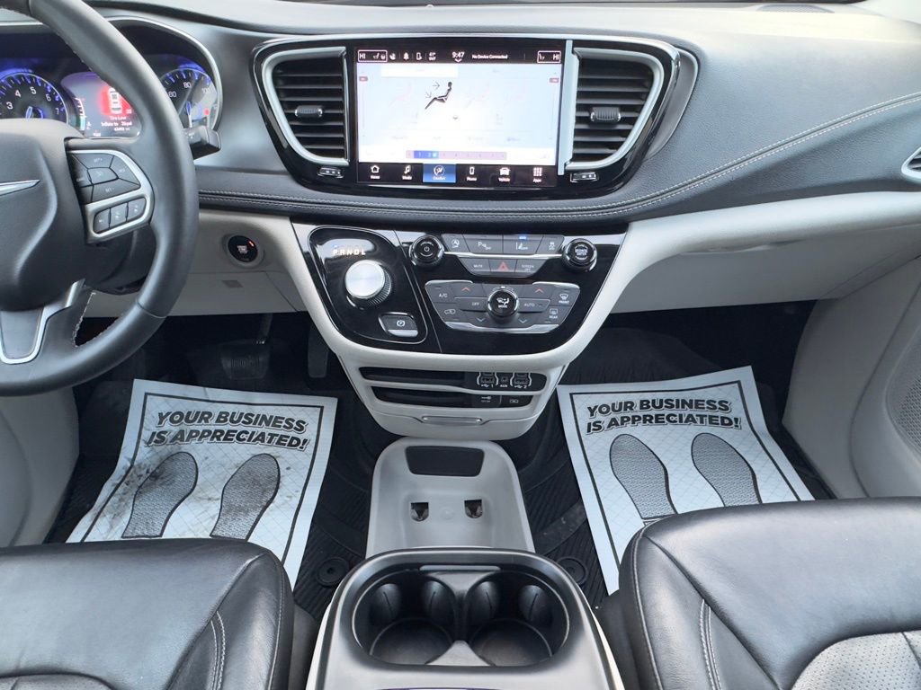 Used 2022 Chrysler Pacifica Touring-L image 11