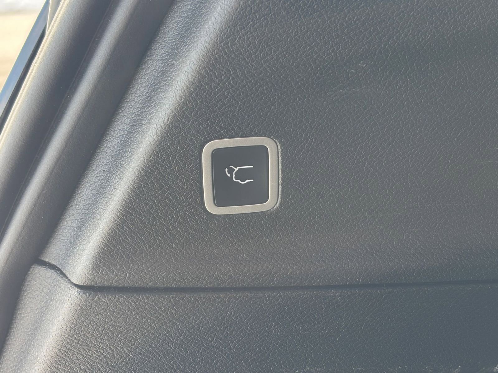 Used 2025 Chrysler Pacifica Limited image 25