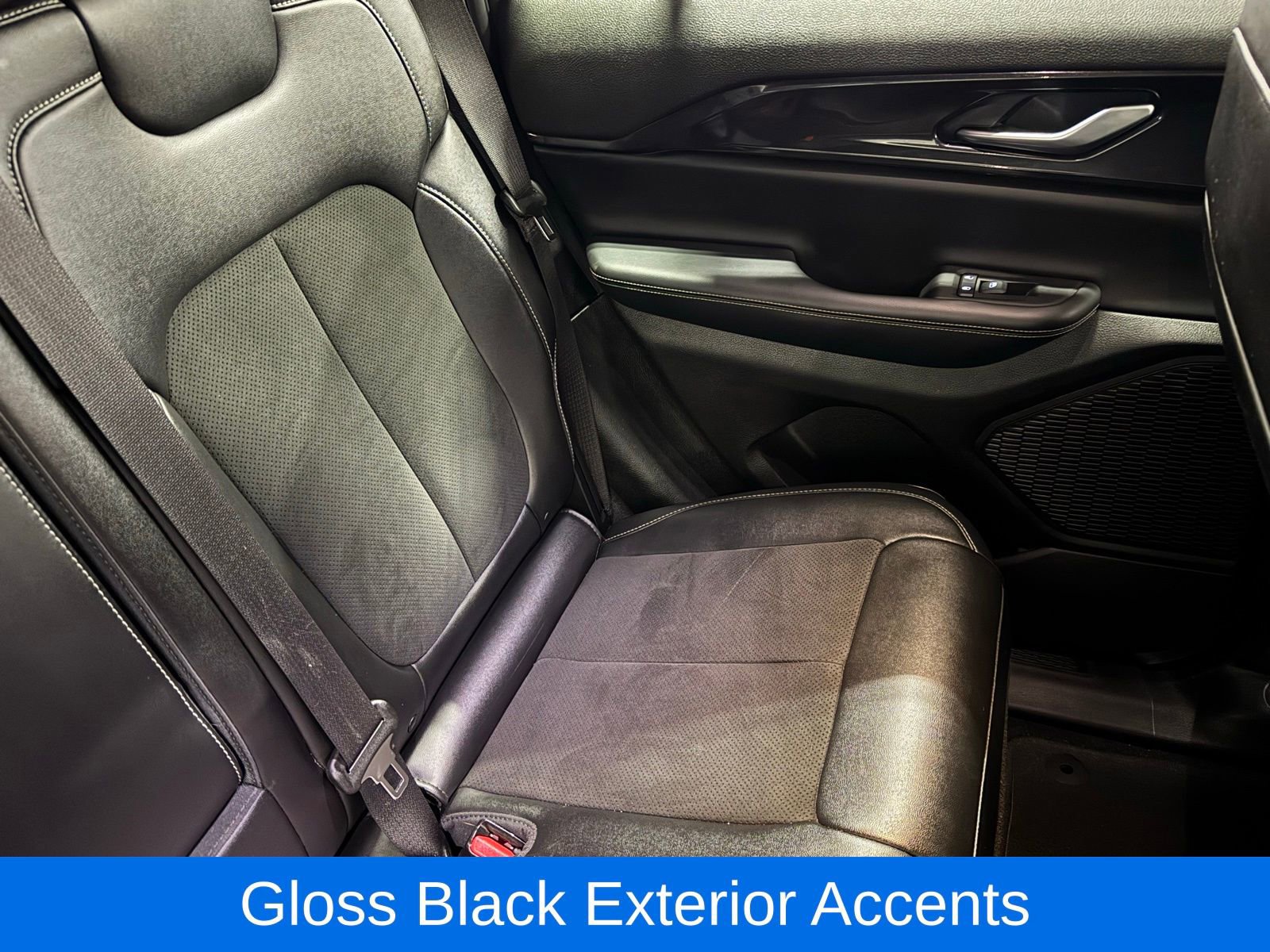 Used 2023 Jeep Grand Cherokee Altitude image 31