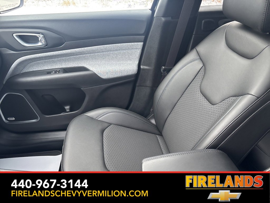 Used 2025 Jeep Compass Latitude w/ Sun & Sound Group image 13