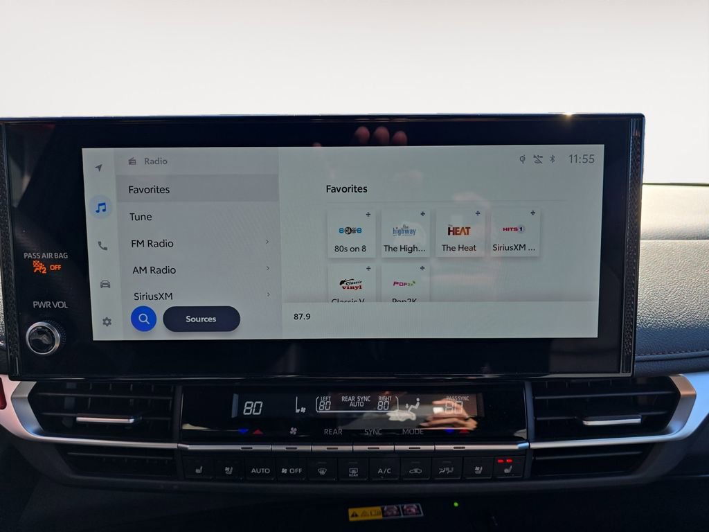 Used 2025 Toyota Sienna Platinum image 18