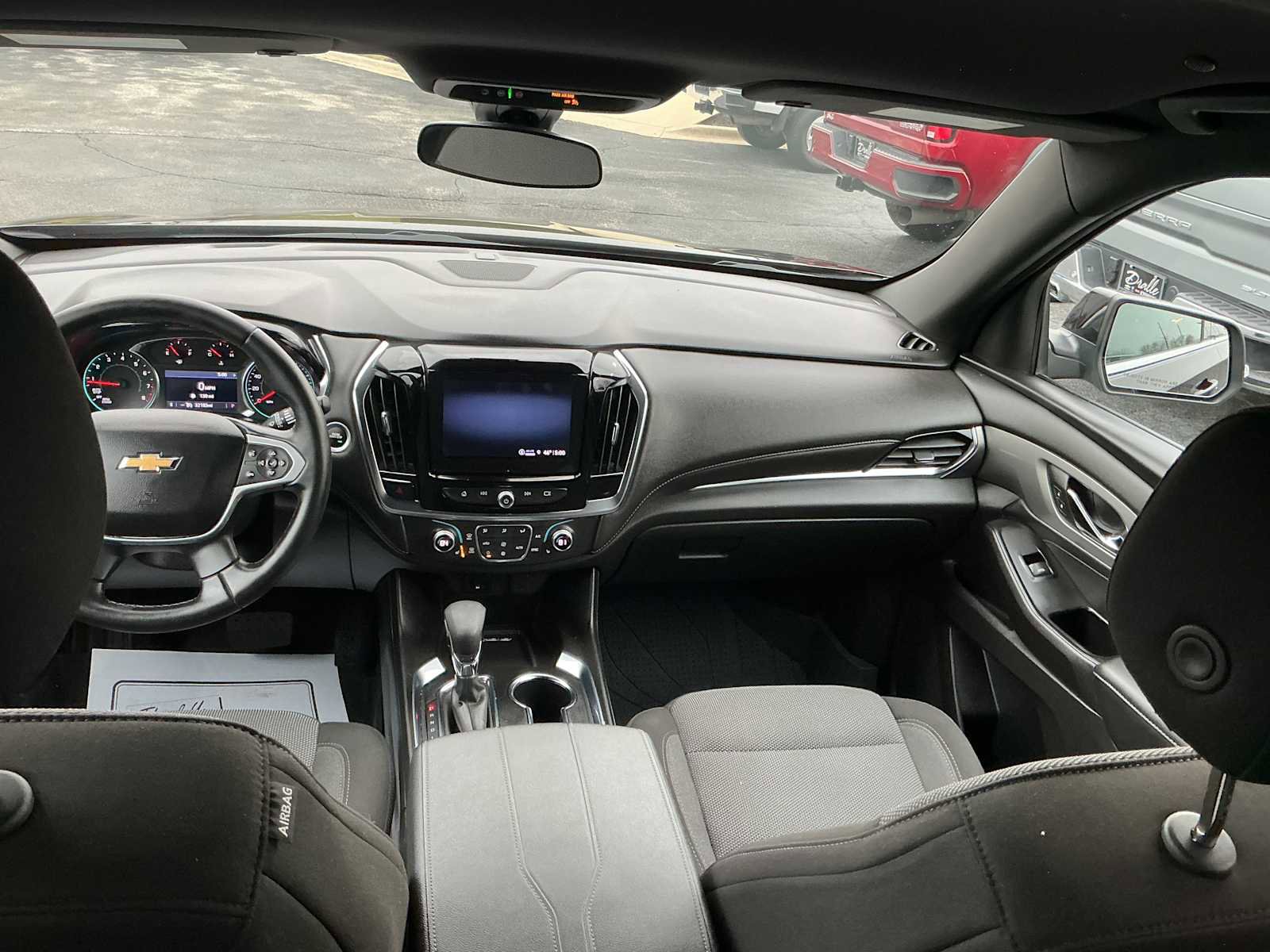 Used 2023 Chevrolet Traverse LT image 7