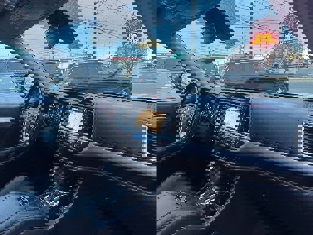 Used 2019 Toyota Highlander XLE image 35