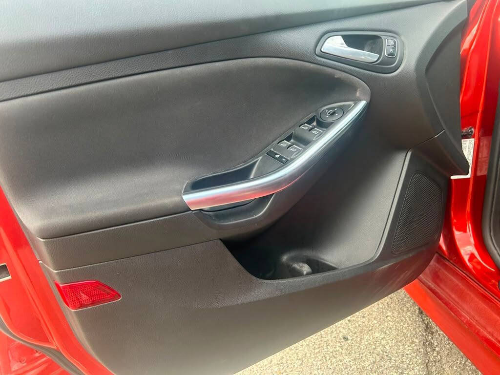 Used 2018 Ford Focus ST FWD image 10