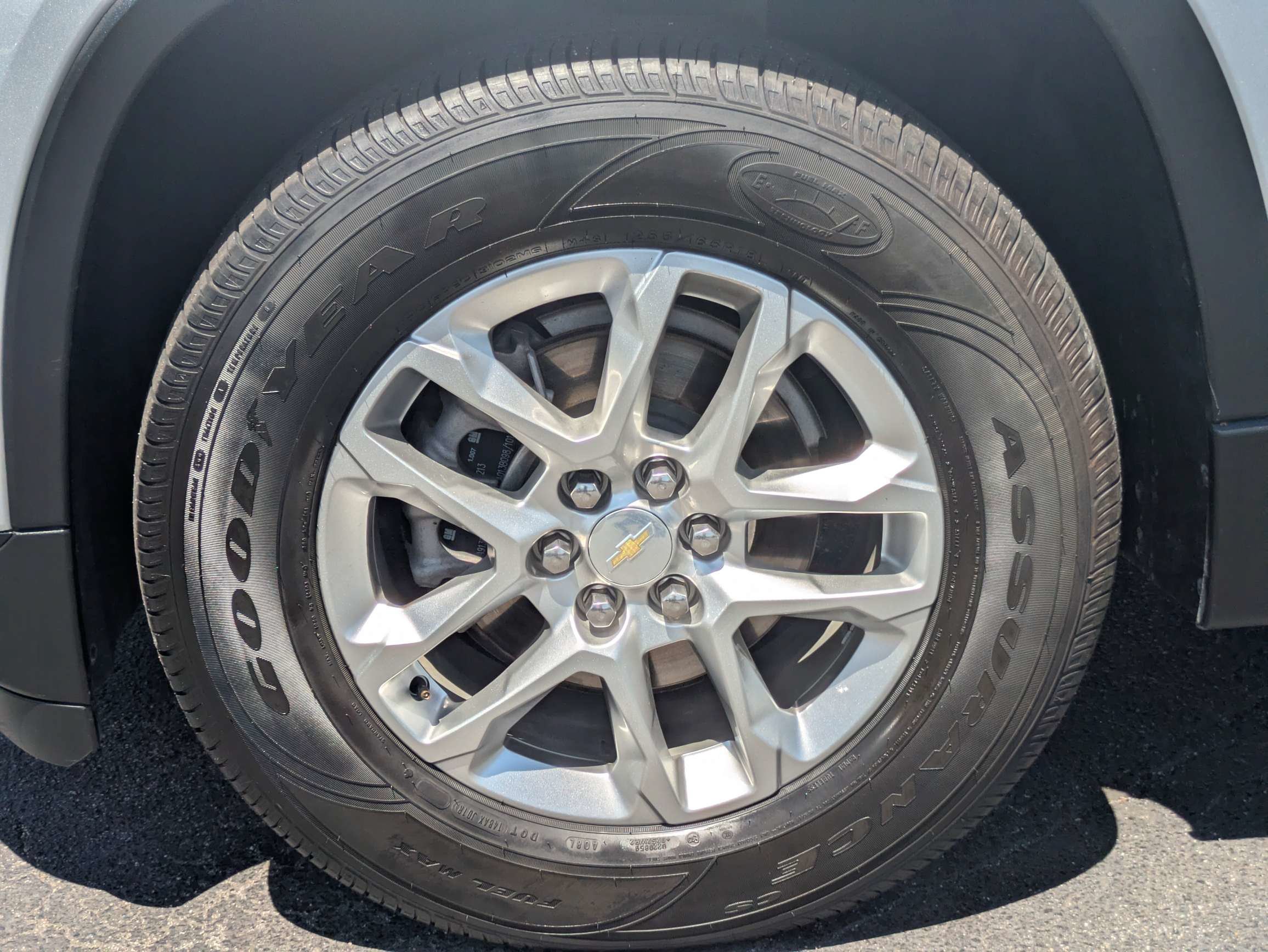 Used 2021 Chevrolet Traverse LS FWD image 33