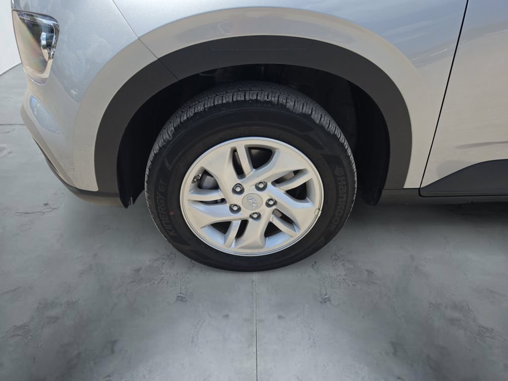 Certified 2025 Hyundai Venue SE FWD image 17
