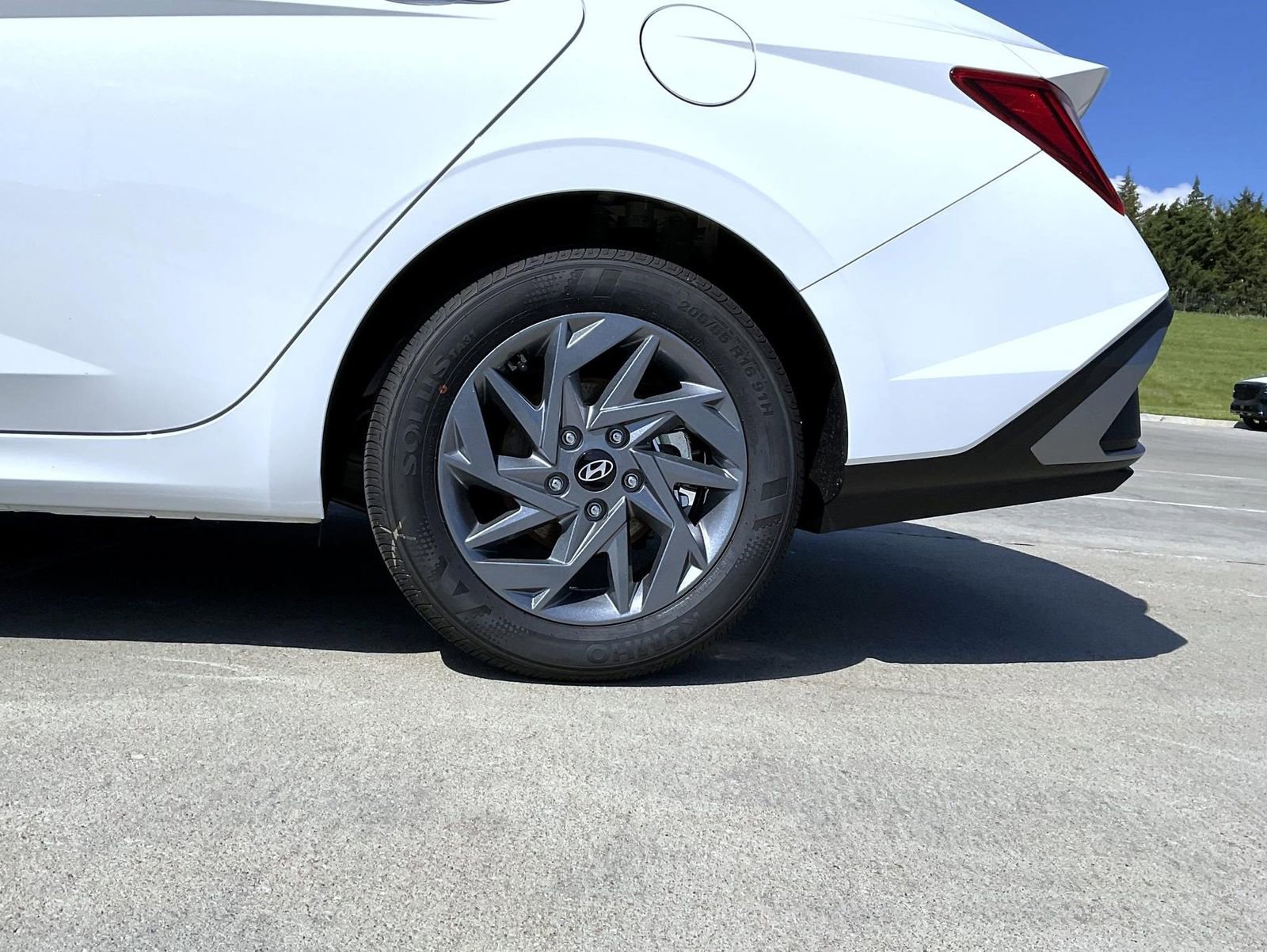 New 2026 Hyundai Elantra Hybrid FWD image 23