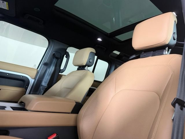 Used 2026 Land Rover Defender 110 X-Dynamic SE AWD/4WD image 5