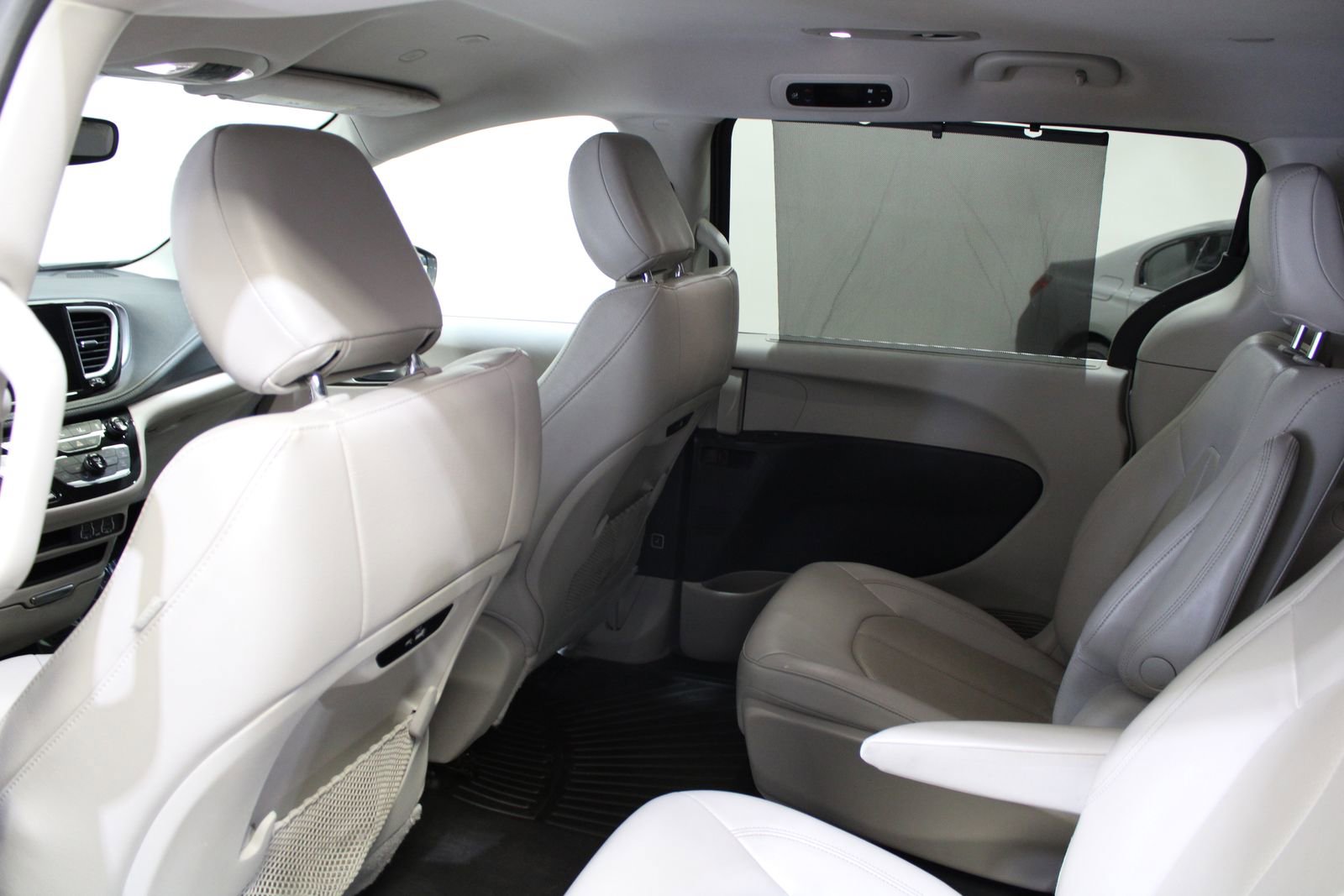 Used 2021 Chrysler Pacifica Touring-L FWD image 16