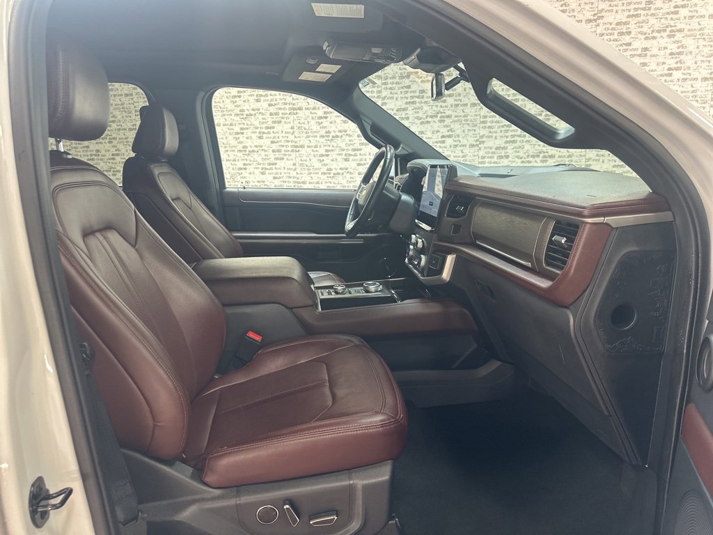 Used 2024 Ford Expedition Limited image 11