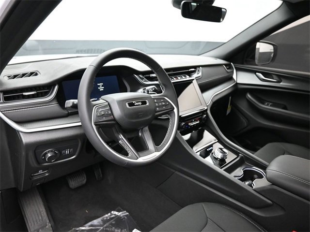 New 2025 Jeep Grand Cherokee L Laredo image 12