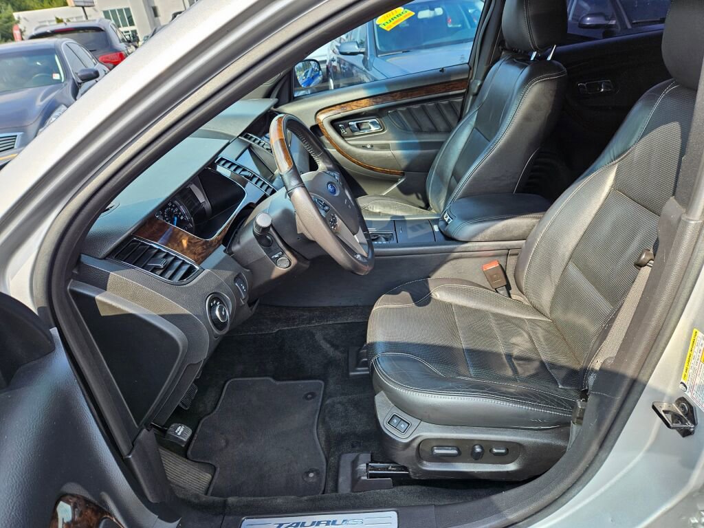 Used 2016 Ford Taurus Limited image 11
